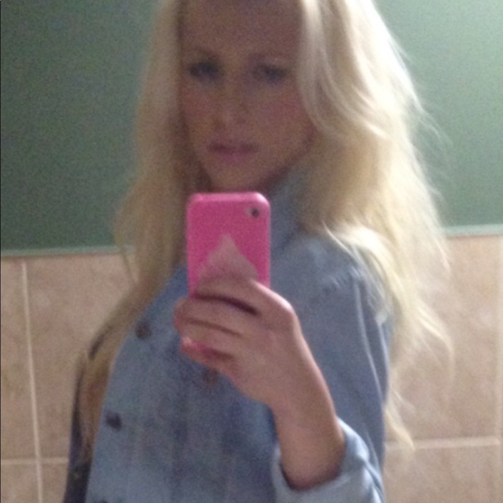 Meet your Posher, Elise